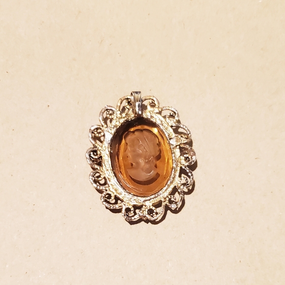 Vintage Intaglio Glass Amber Cameo Pendant - Picture 3 of 11